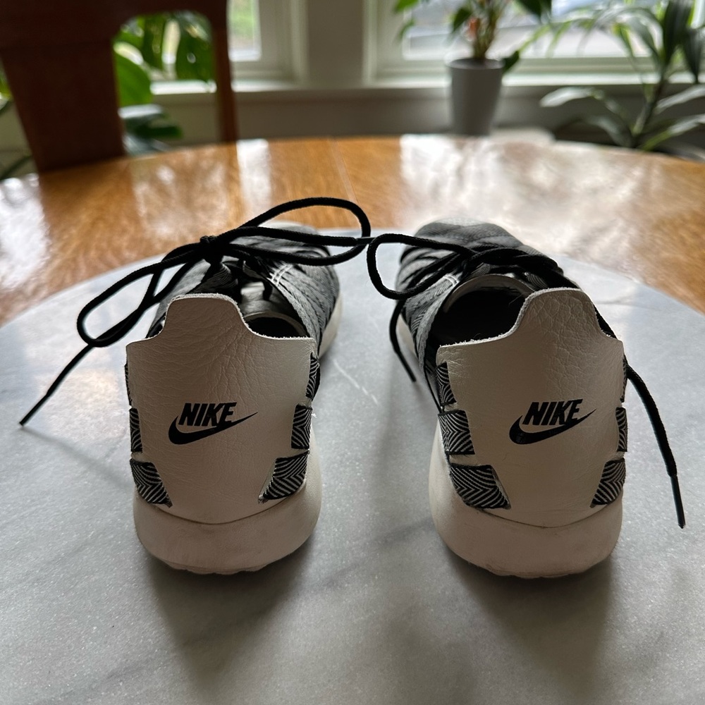 Nike Ribbon Shoes - Picture 2 of 6